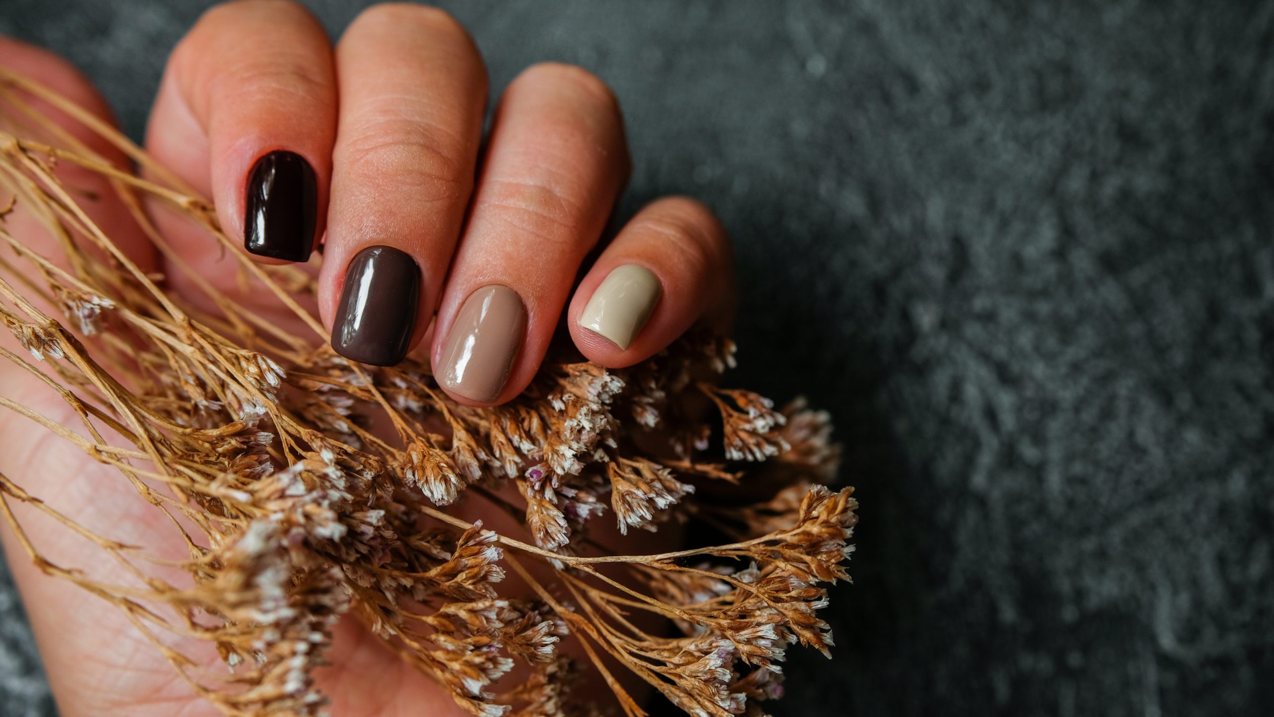tendencias de uñas otoño 2022