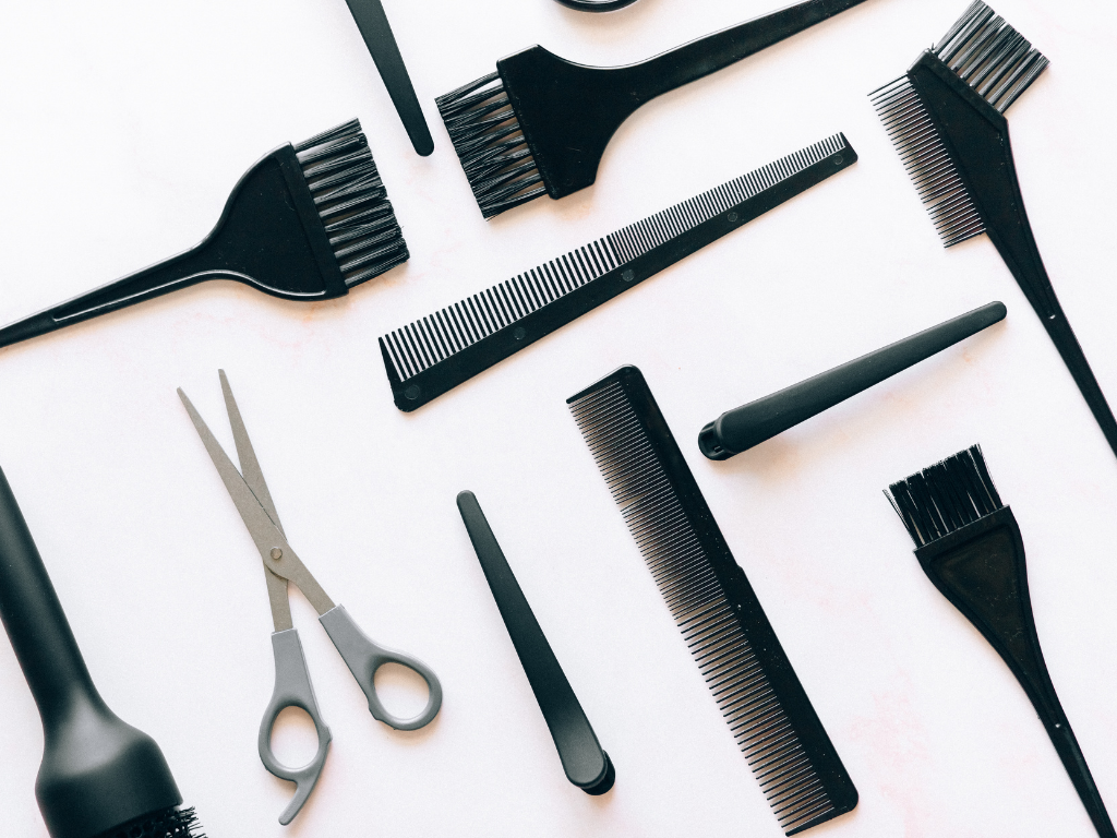Tijeras, peines y herramientas básicas para el estudiante de peluquería , CEM Canarias